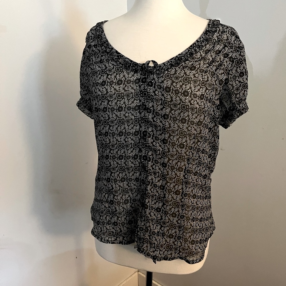 Anne Taylor LOFT black-and-white floral shear button up blouse size 10